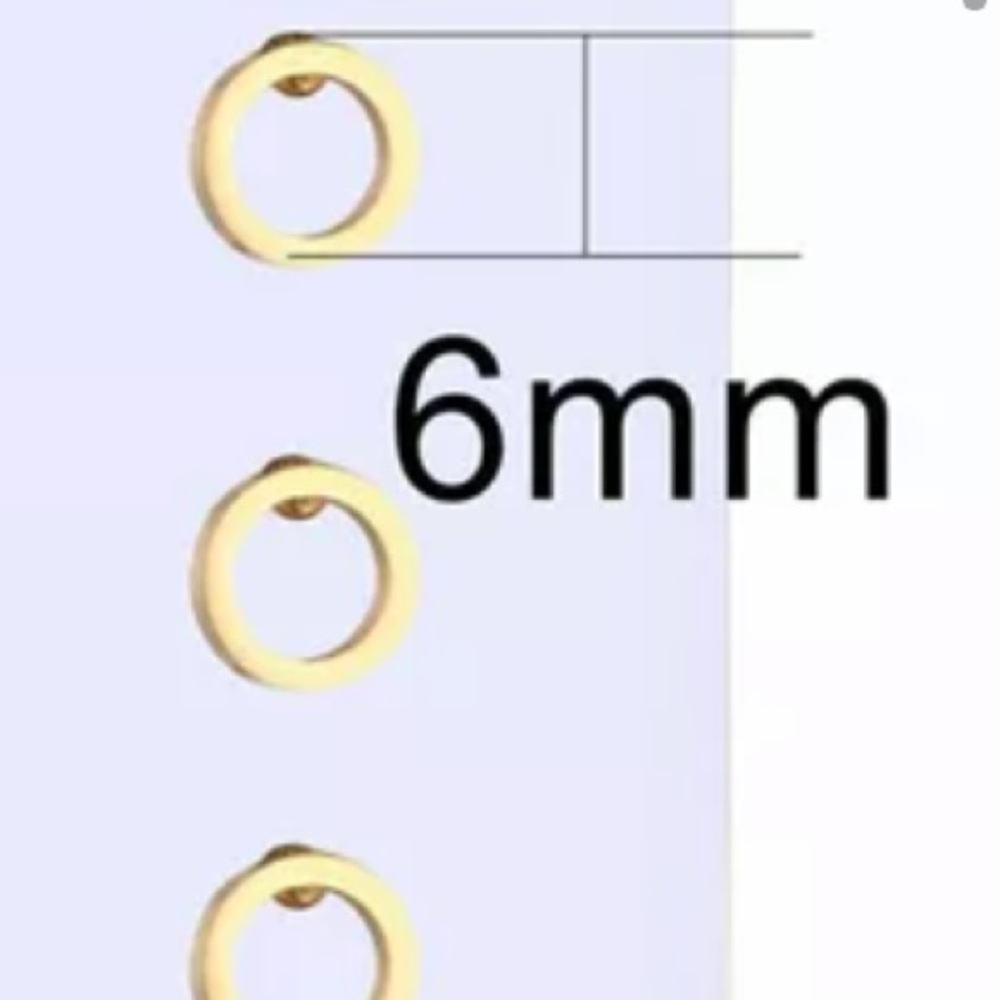 MINIMALIST ♡ Circle Stainless Steel Earrings - Picture 4 of 5